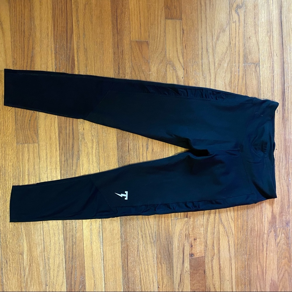 black tackma tech leggings